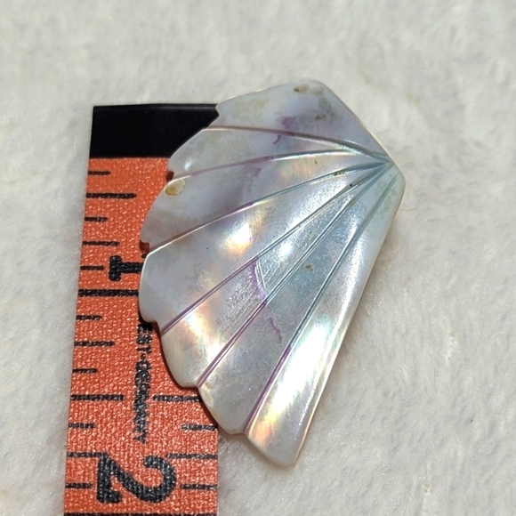 Vintage Mother Of Pearl Scalloped Edged Shell Pierced Earrings - Picture 3 of 8